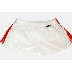 Boxer Short จาก X-Rock สีขาว ตัดขอบข้างด้วยแถบสีแดง เอวต่ำ ขาสั้น สูงเพียงหนึ่งคืบ ผ้า UV Gelanots :A-BX-WH-RD