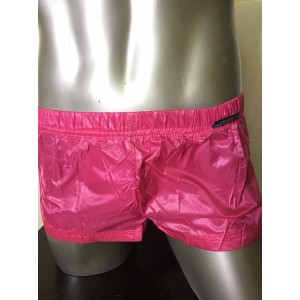 Boxer Short จาก X-Rock สีดำผ้ามัน ตัดขอบข้างด้วยแถบสีฟ้า เอวต่ำ ขาสั้น สูงเพียงหนึ่งคืบ ผ้า UV Gelanots :A-BOX-BK-SB