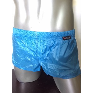 Boxer Short จาก X-Rock สีดำผ้ามัน ตัดขอบข้างด้วยแถบสีฟ้า เอวต่ำ ขาสั้น สูงเพียงหนึ่งคืบ ผ้า UV Gelanots :A-BOX-BK-SB