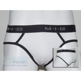  HALF BRIEF GENY P.2 สีขาว ขอบยางยืดสีดำ สวมใส่สบาย ทำให้หุ่นของคุณ ดูสมาร์ทขึ้นได้ในทันตา 95% Cotton 5%...